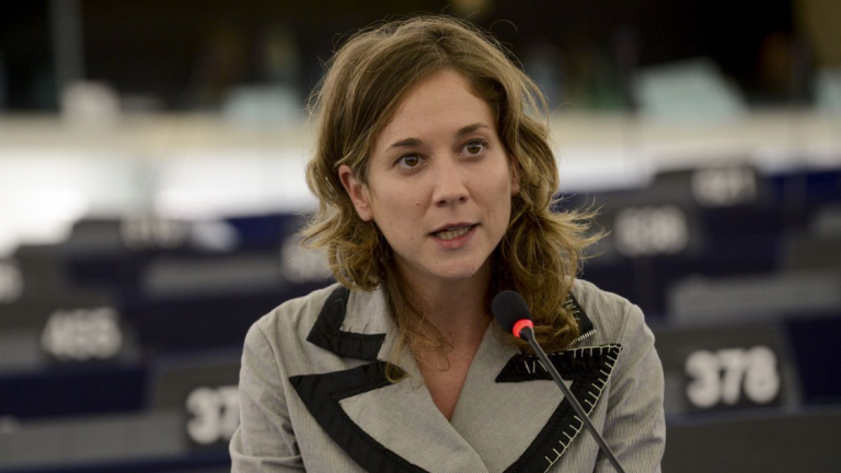 Marina Albiol dimite como portavoz pero no deja su escaño en el Parlamento Europeo